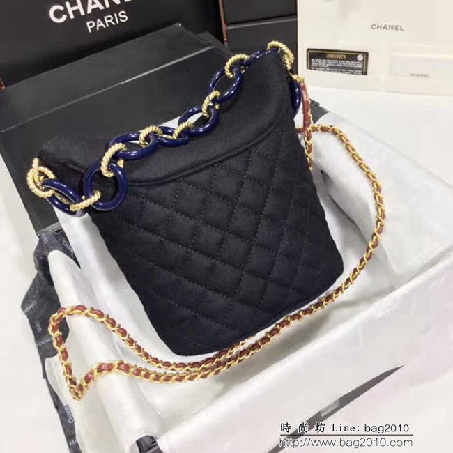 香奈兒CHANEL 57861 2018款徽章水桶包 時尚簡約風格 DSC1266